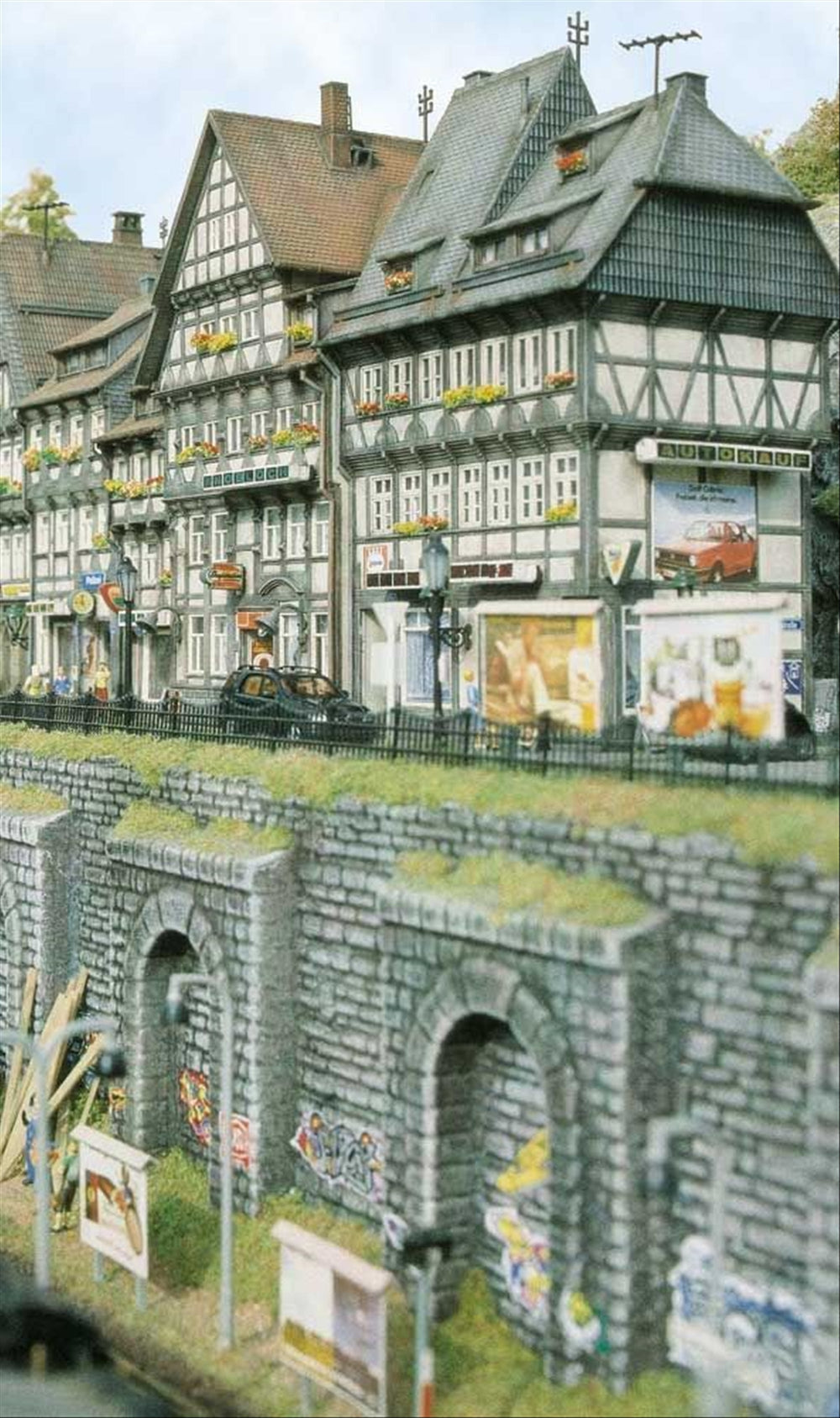 Busch 7032 HO Scale Stone Wall Panels with Arcades, pkg(2)