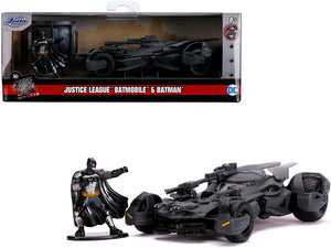 2017 Batmobile with Diecast Batman Figurine "Justice League" (2017) Movie "DC Comics" "Hollywood Rides" Series 1/32 Diecast
