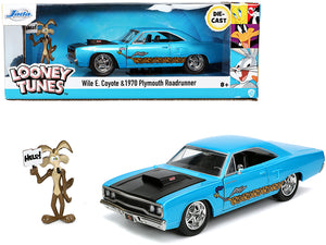 1970 Plymouth 440-6BBL RoadRunner Light Blue Metallic with Black Hood and Wile E. Coyote Diecast Figurine "Looney Tunes"