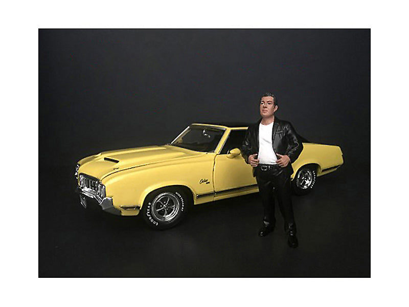 "Hanging Out II" Manuel Figurine for 1/18 Scale Models by American Diorama — Scale Model Accessories