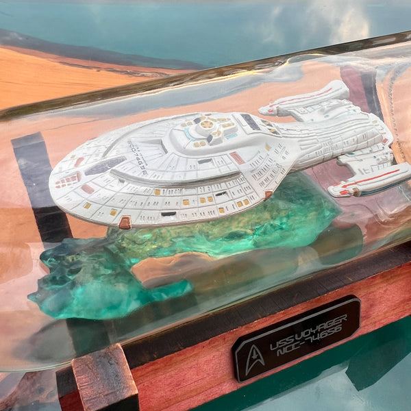 CCHobbyFun Star Trek NCC-74656 Voyager in a Bottle