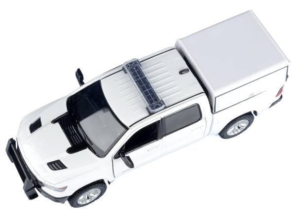 2019 RAM 1500 Laramie Crew Cab Pickup Truck with Truck Bed Camper White "Custom Builder's Kit" Series 1/27 Diecast Model Car by Motormax