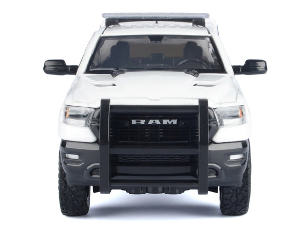 2019 RAM 1500 Laramie Crew Cab Pickup Truck with Truck Bed Camper White "Custom Builder's Kit" Series 1/27 Diecast Model Car by Motormax