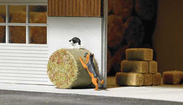 Black Forest® Hobby Supply Co Busch 7920 HO Scale Dog Chasing Cat - Action Set -- Dog, Cat, Round Hay Bale — HO Scale