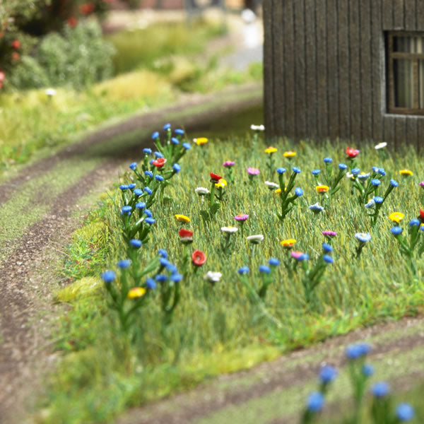 Black Forest® Hobby Supply Co Busch 1271 HO Scale Summer Meadow Wild Grass Mat & 150 Assorted Flower Kit — HO Scale Scenery