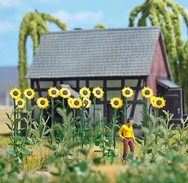 Black Forest® Hobby Supply Co Busch 1261 HO Scale Sunflower Field -- Kit pkg(18) — HO Scale Scenery > Busch