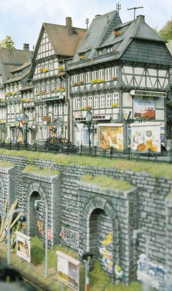 Black Forest® Hobby Supply Co Busch 7032 HO Scale Stone Wall Sections w/Arcades pkg(2) — HO Scale Scenery > Busch