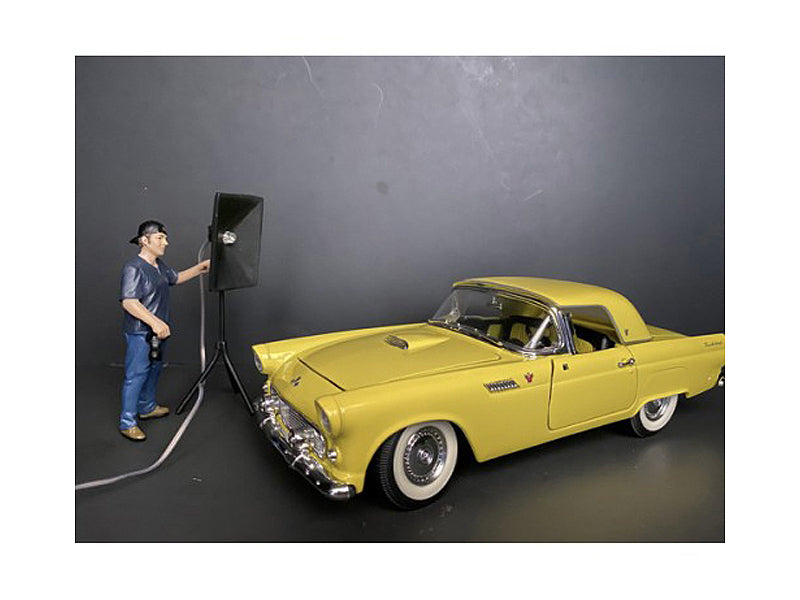 "Weekend Car Show" Figurine V for 1/24 Scale Models by American Diorama — Scale Model Accessories