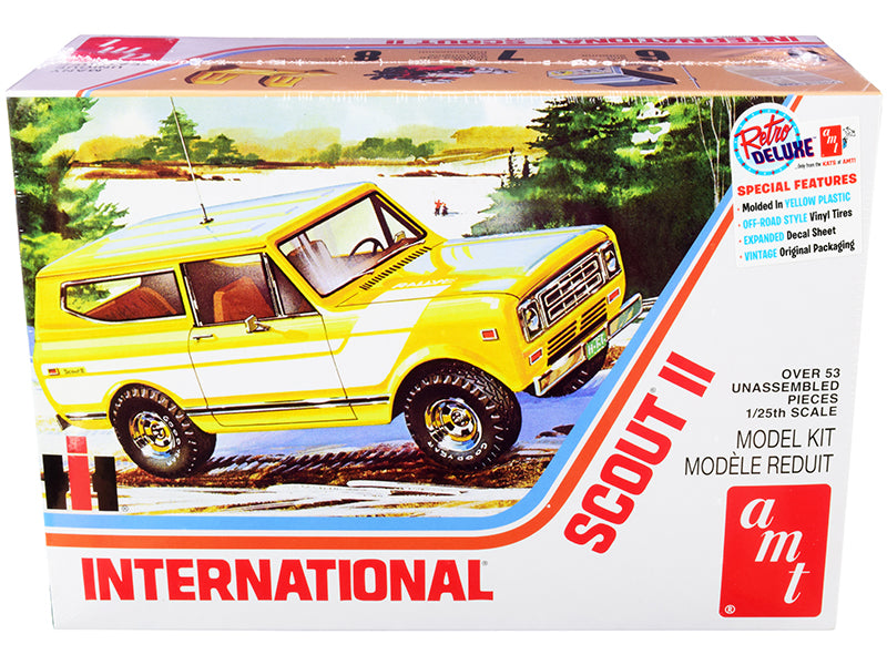 AMT - Skill 2 Model Kit IH International Harvester Scout II 1/25 Scale Model — Plastic model kit