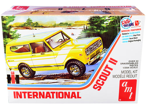 AMT - Skill 2 Model Kit IH International Harvester Scout II 1/25 Scale Model — Plastic model kit