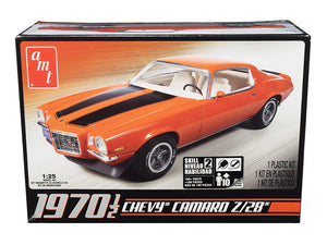 AMT - Skill 2 Model Kit 1970 1/2 Chevrolet Camaro Z/28 1/25 Scale Model — Plastic model kit