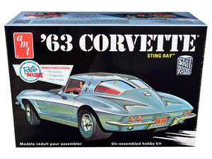 AMT - Skill 2 Model Kit 1963 Chevrolet Corvette Stingray 1/25 Scale Model — Plastic model kit