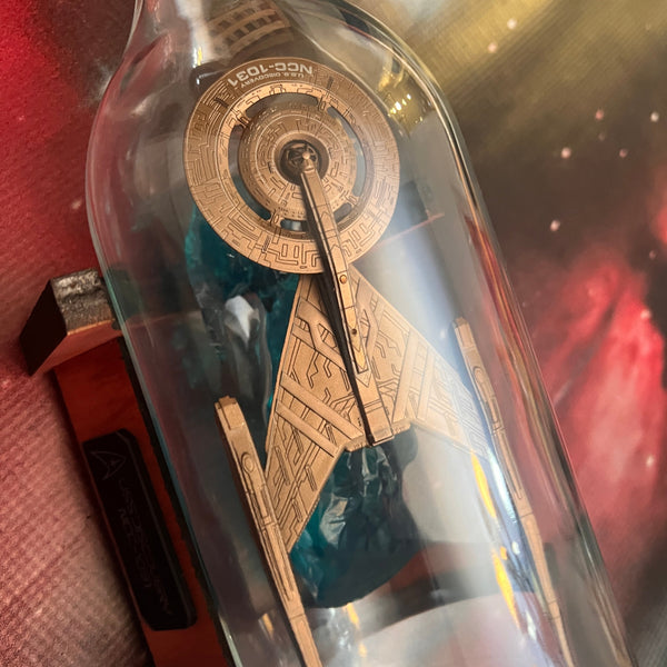 CCHobbyFun Star Trek USS Discovery NCC-1031 Starship in a Bottle
