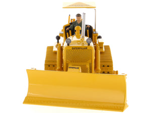 CAT Caterpillar D7C Track-Type Tractor Dozer Yellow with Operator "Vintage Series" 1/50 Diecast Model by Diecast Masters — Echo Six Hobbies, view 4