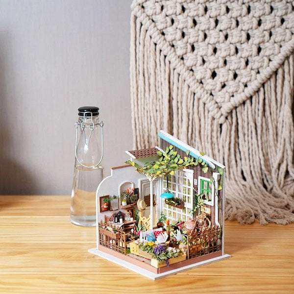 Echo Six Hobbies Rolife Miller's Garden DG108 miniature house kit, product image 1