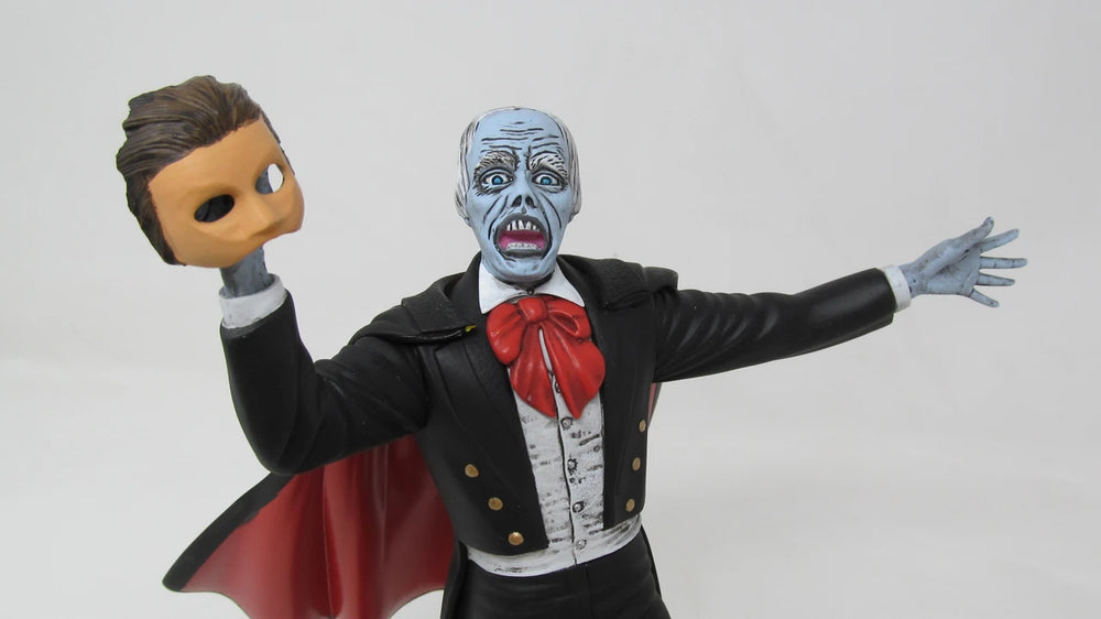 Echo Six Hobbies Atlantis Models 1/8 Lon Chaney Phantom of The Opera Glow Edition Plastic — Plastic model kit