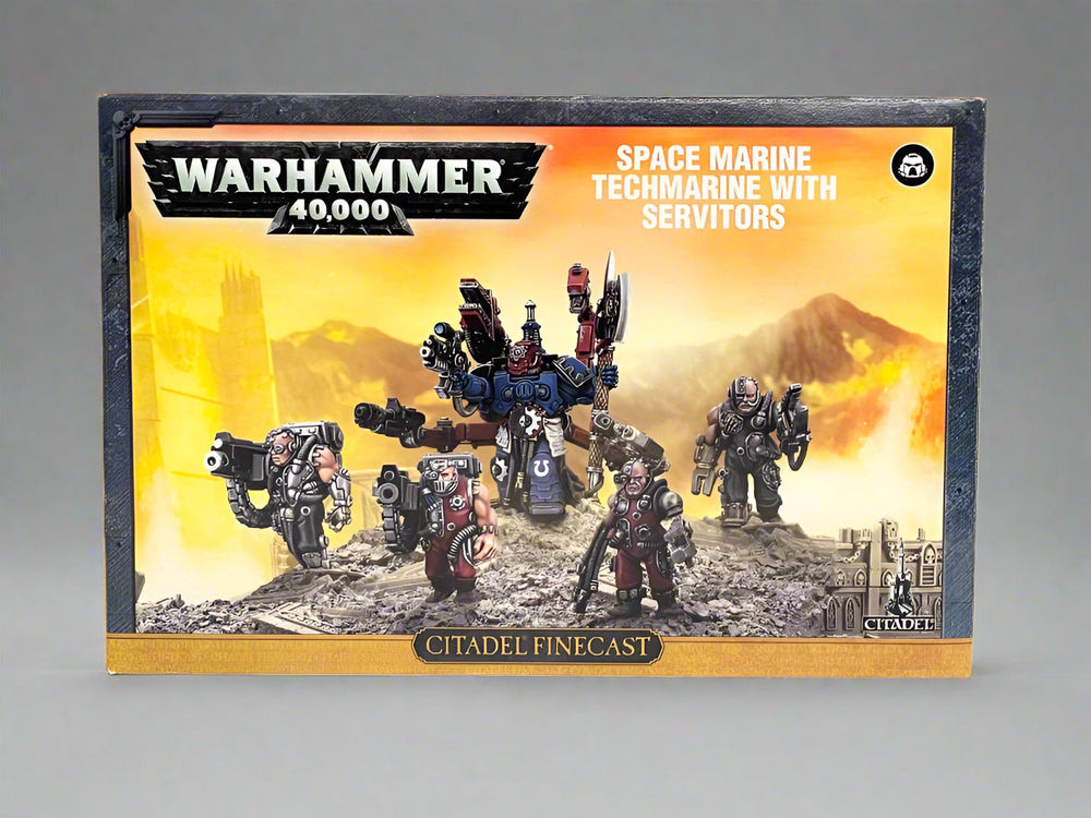 Warhammer 40K: Space Marines - Techmarine with Servitors