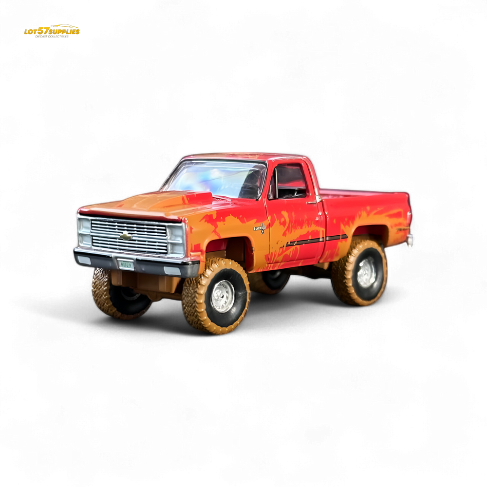 Auto World 1983 Chevrolet Silverado K10 4x4 Muddy LIFTED Squarebody 1:64 BUNDLE 1:64