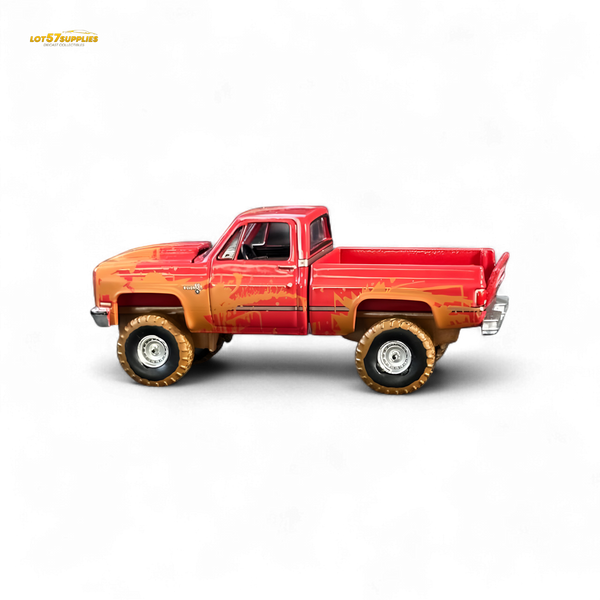 Auto World 1983 Chevrolet Silverado K10 4x4 Muddy LIFTED Squarebody 1:64