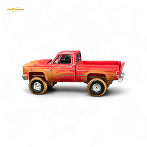 Auto World 1983 Chevrolet Silverado K10 4x4 Muddy LIFTED Squarebody 1:64 BUNDLE 1:64