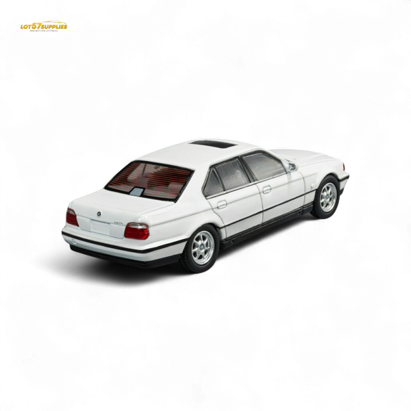 DCM BMW E38 740iL 7-Series in White 1:64