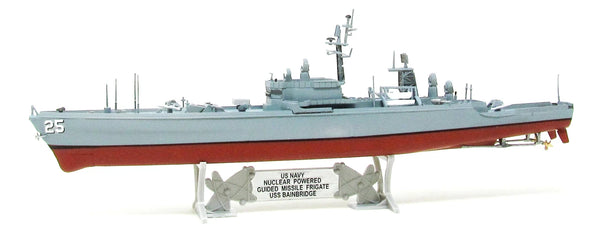1:600 USS Bainbridge (CGN-25) Nuclear Powered Guided Missile Frigate with Trading Card