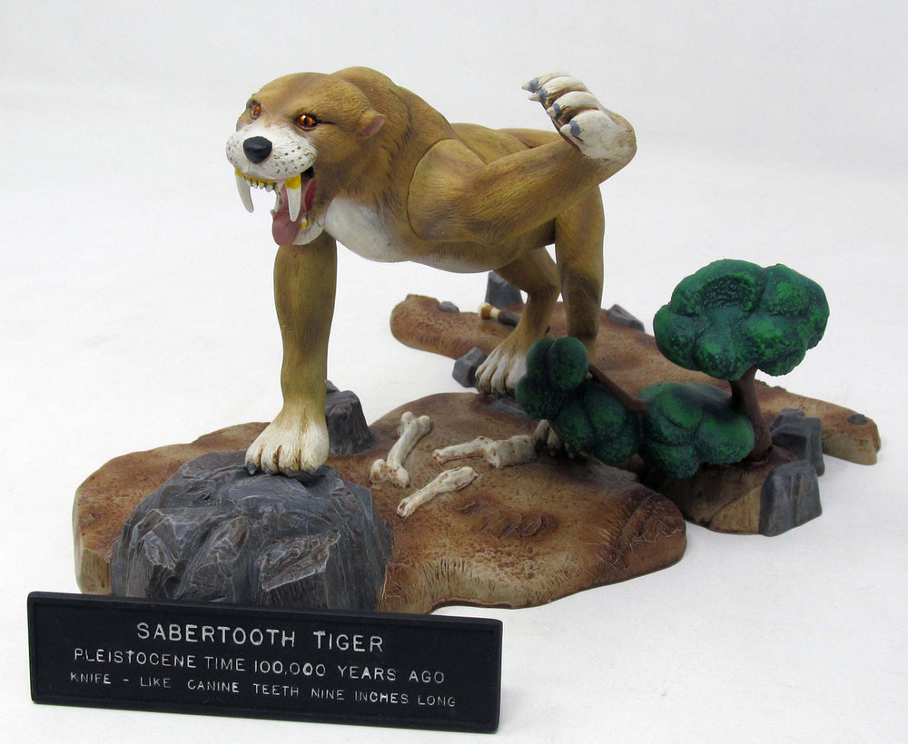 Atlantis Models Prehistoric Scenes Saber Tooth Tiger 1/13 Plastic Model — Plastic model kit