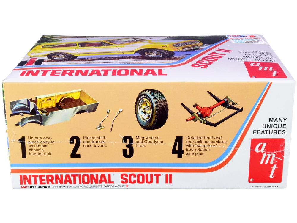 AMT - Skill 2 Model Kit IH International Harvester Scout II 1/25 Scale Model — Plastic model kit