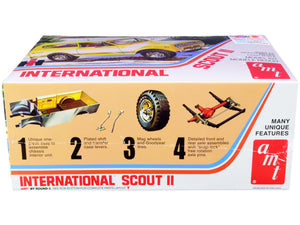 AMT - Skill 2 Model Kit IH International Harvester Scout II 1/25 Scale Model — Plastic model kit
