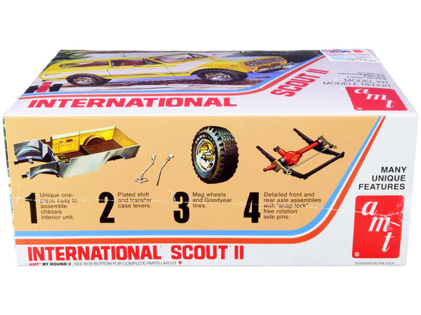 AMT - Skill 2 Model Kit IH International Harvester Scout II 1/25 Scale Model — Plastic model kit