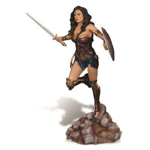 ToyShnip Batman v Superman: Dawn of Justice Wonder Woman 1:8 Scale Resin Model Kit — Toys & Games