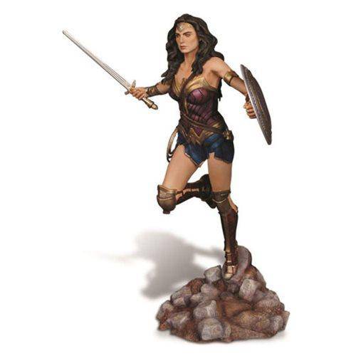 ToyShnip Batman v Superman: Dawn of Justice Wonder Woman 1:8 Scale Resin Model Kit — Toys & Games