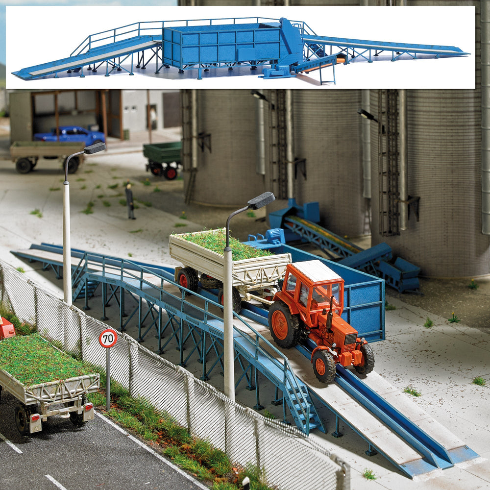 Busch 1914 HO Scale Unloading Ramp with Batch Feeder Kit