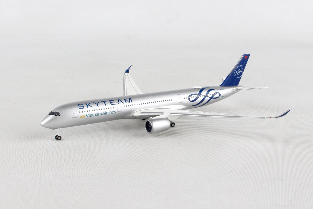 Black Forest® Hobby Supply Co Herpa Wings HE532693 Vietnam A350-900 1/500 Skyteam — 1:500 Commercial Aircraft Desktop Models