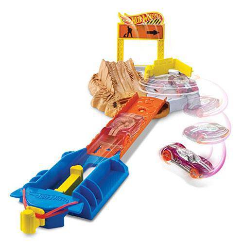 ToyShnip Hot Wheels Construction Mayhem playset — Toys & Games
