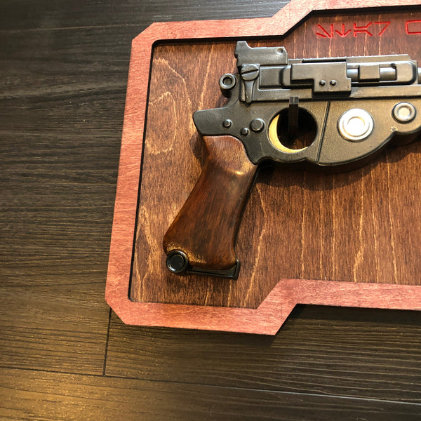 CCHobbyFun IB-94 Blaster Wood Wall Mount — Plaque