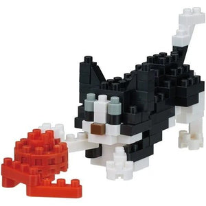 ToyShnip Playing Cat Nanoblock Constructible Figure