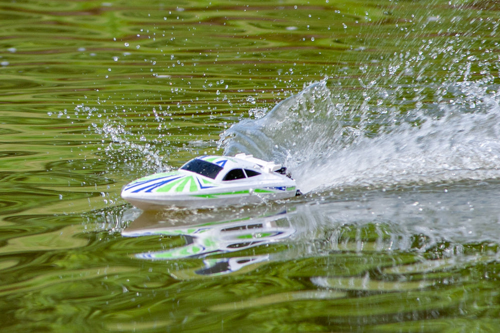 LightWave 400BL RTR Boat