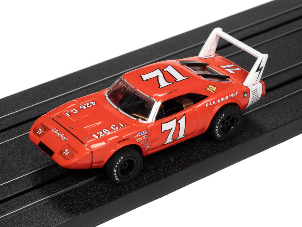 Auto World Xtraction R31 1969 Dodge Daytona Bobby Isaac HO Slot Car SC355