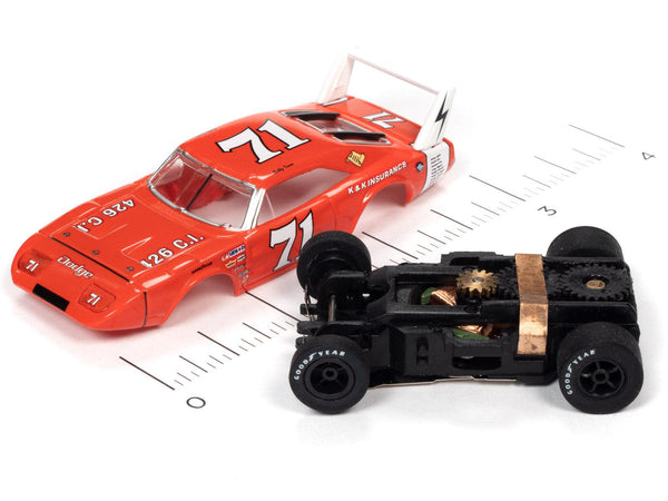 Auto World Xtraction R31 1969 Dodge Daytona Bobby Isaac HO Slot Car SC355
