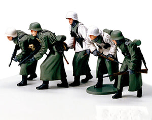 Tamiya German Assault Infantry w/ Winter Gear