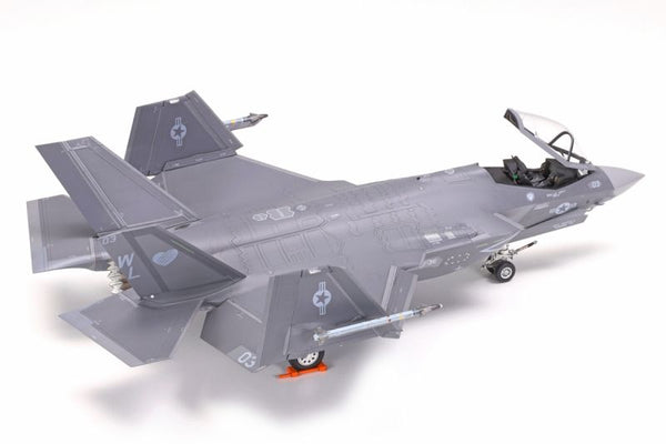 Tamiya 1/72 Lockheed Martin F-35C Lightning II Plastic Model